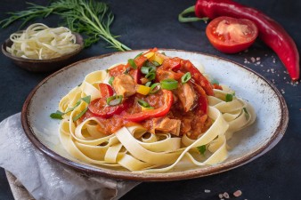 Tagliatelle con puntine di tacchino